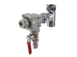 ADV-REG-CR_K - ��������� �������� � ��������� c ������ 1/4'', ����������� 1/2''�� � 1/2''��